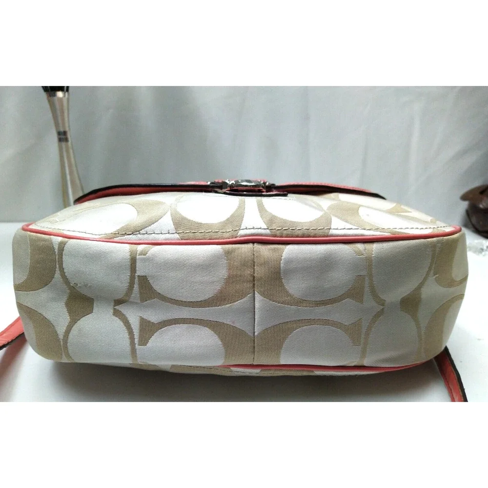 Coach signature beige